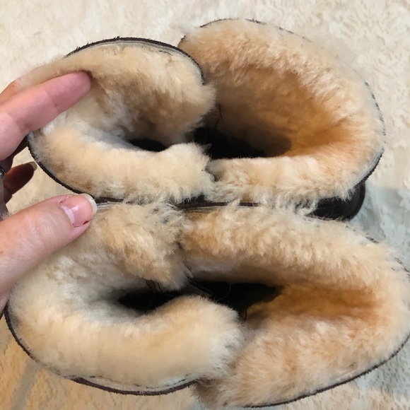 Bearpaw Lauren chocolate sheepskin button boots - Picture 5 of 16